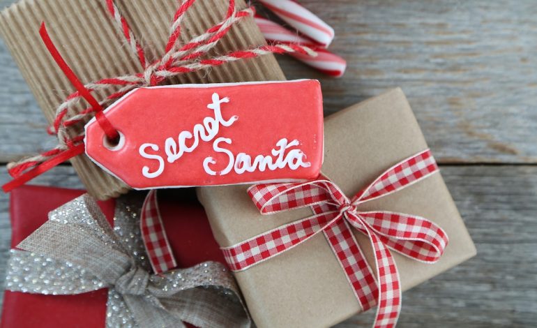 Struggling With Secret Santa? These 6 Foodie Gift Ideas Are Total Life-Savers