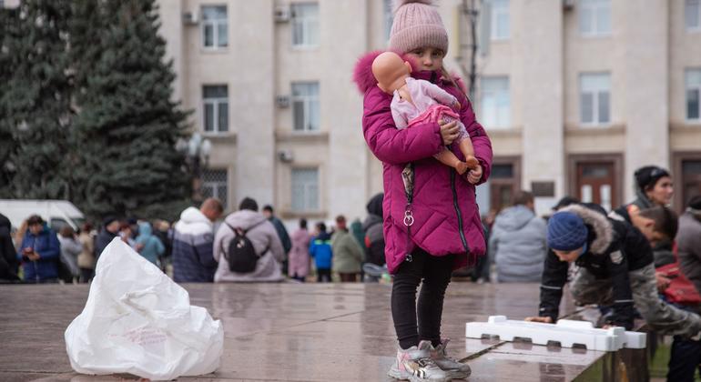 Ukraine: Top UN aid official condemns deadly marketplace strike in Kherson
