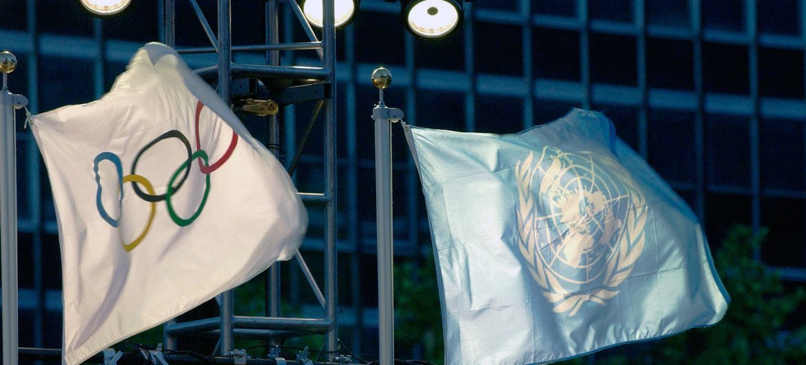 The United Nations and the Olympic flags raised at UN Headquarters. (file)