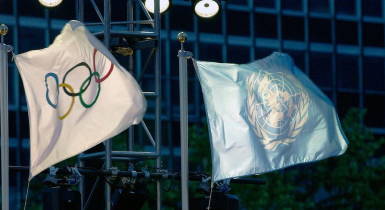 UN-backed refugee athletes named as Olympic flag bearers
