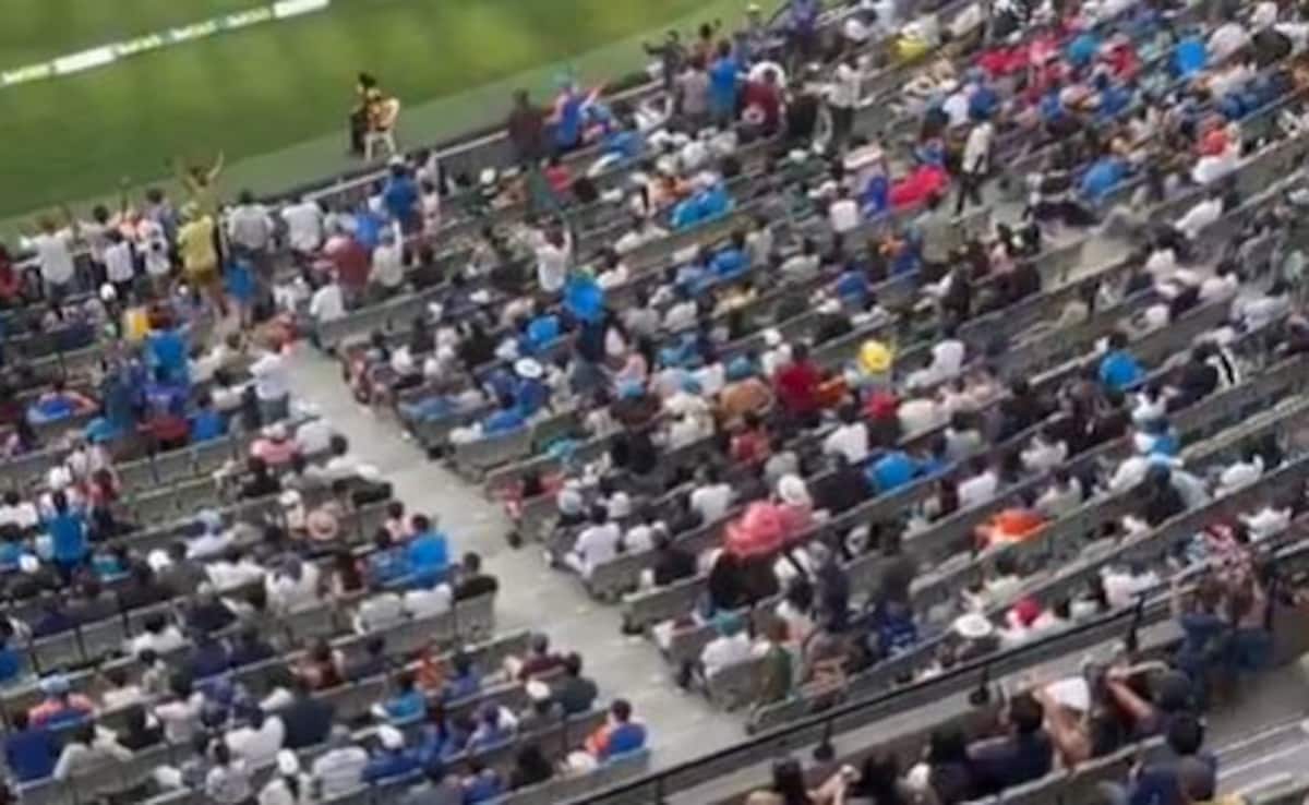 Australia, Umpires Labelled "Cheaters" By MCG Crowd For Yashasvi Jaiswal DRS Drama. Video Viral