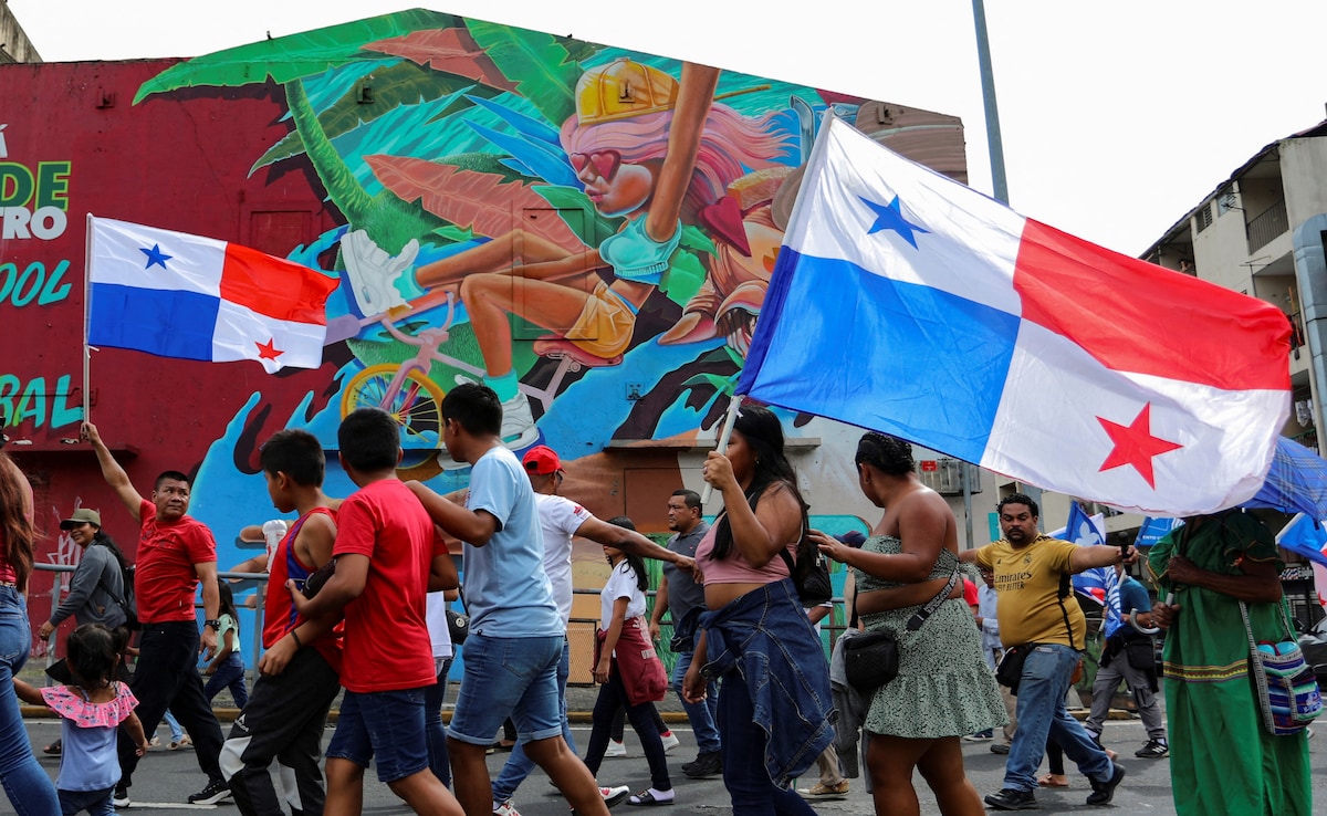 Hundreds Of Panamanians March Amid Trump's Threats