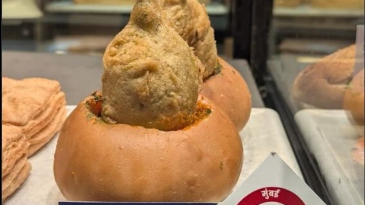 "Mumbaikers Are Angry": Internet Fumes Over Reverse Vada Pav