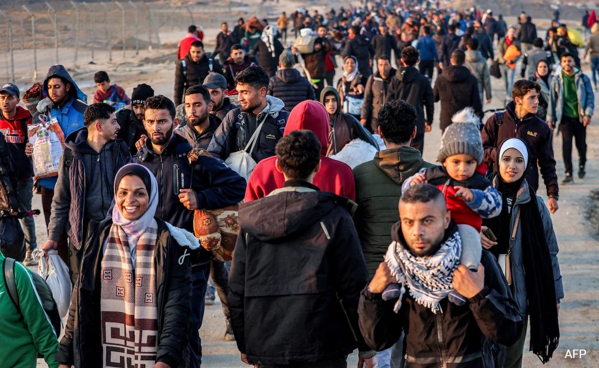 Displaced Palestinians Begin To Return To North Gaza, Hamas Says 'Victory'