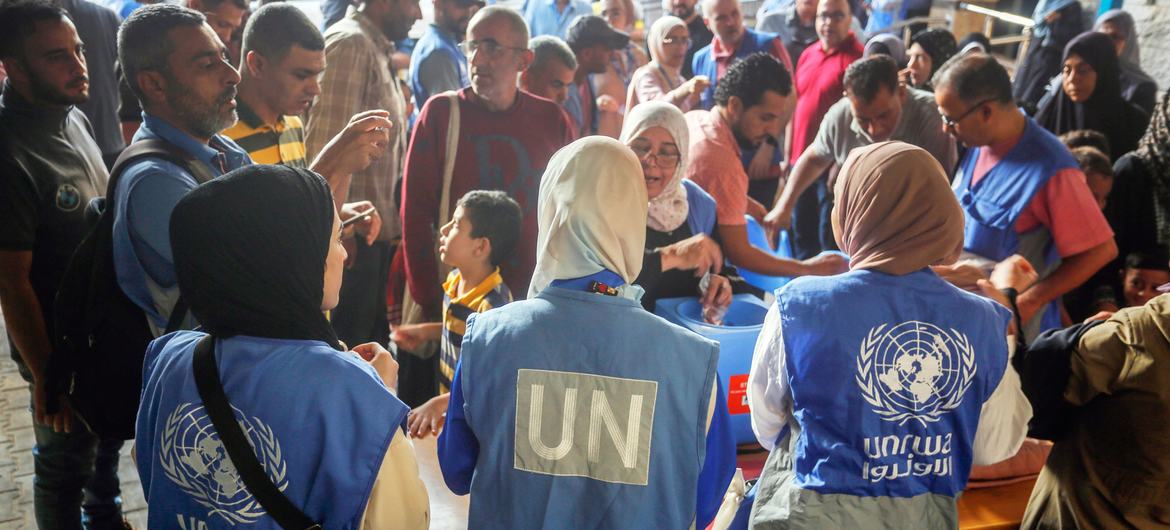 UN staff support a polio vaccination campaign in Gaza. UN staff support a polio vaccination campaign in Gaza.