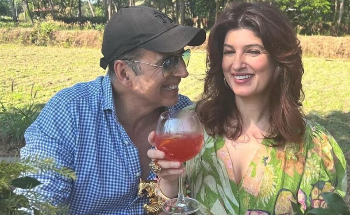 Twinkle Khanna Slams People For Thinking Akshay Kumar Is Her “Toddler”