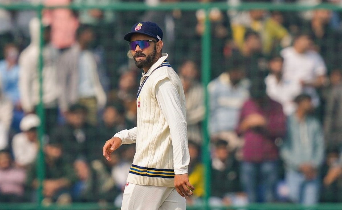 Three Fans Interrupt Ranji Trophy Game To Touch Virat Kohli's Feet, Teammate Reveals What They Told Him