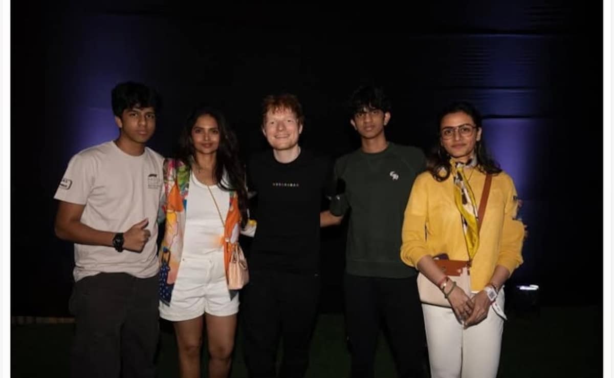 Namrata Shirodkar Shares Pictures With Daughter Sitara From Ed Sheeran’s Hyderabad Concert
