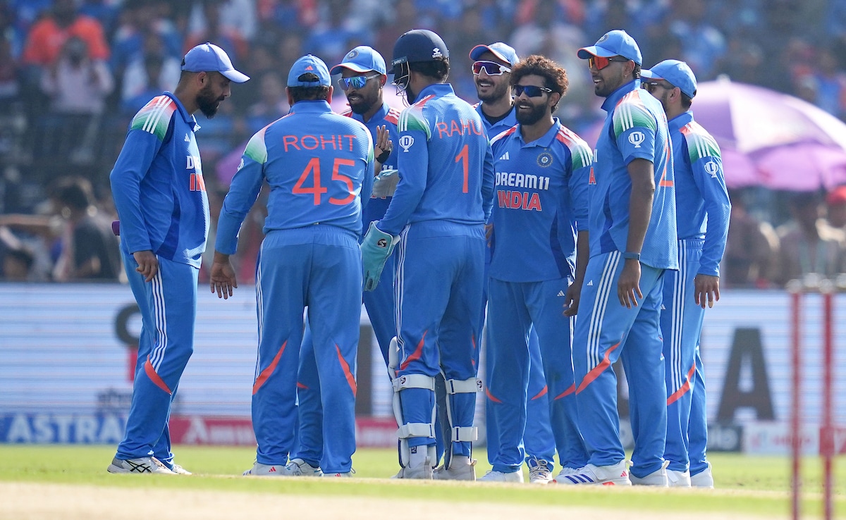 India vs England 2nd ODI LIVE Updates: Ravindra Jadeja Claims 3rd Wicket, England Struggle After Going 6 Down