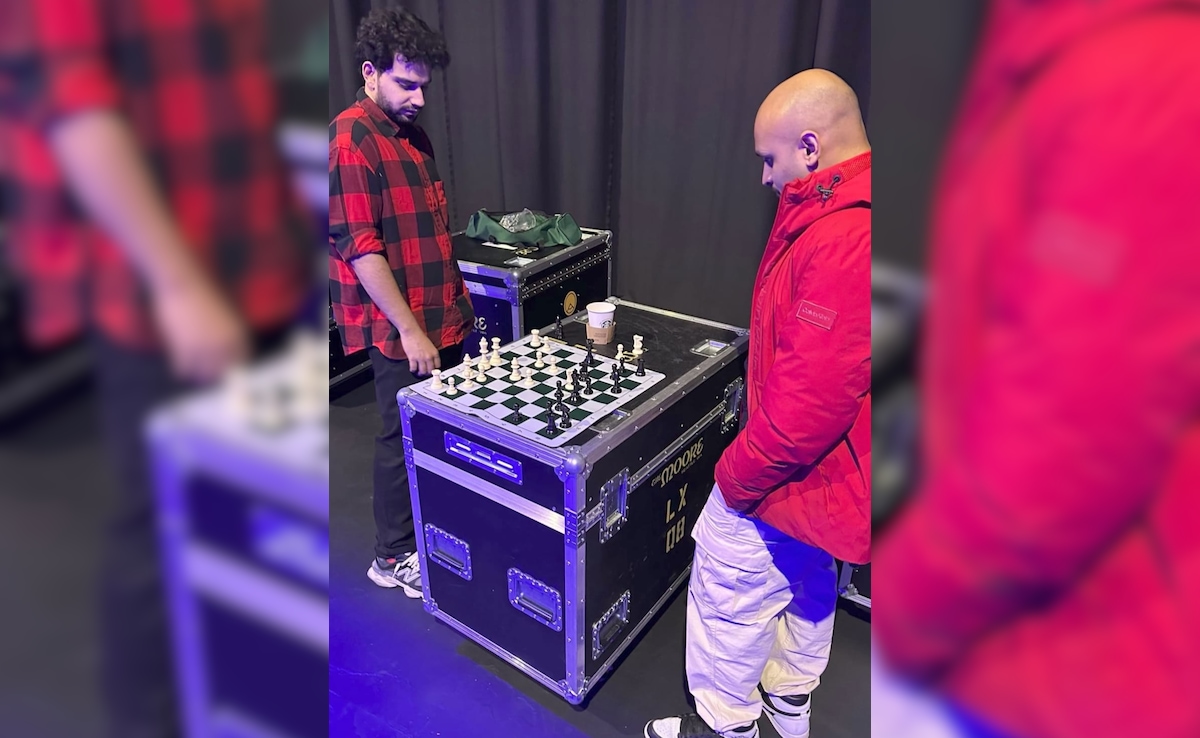 Amid India's Got Latent Controversy, Samay Raina Plays Chess In Seattle