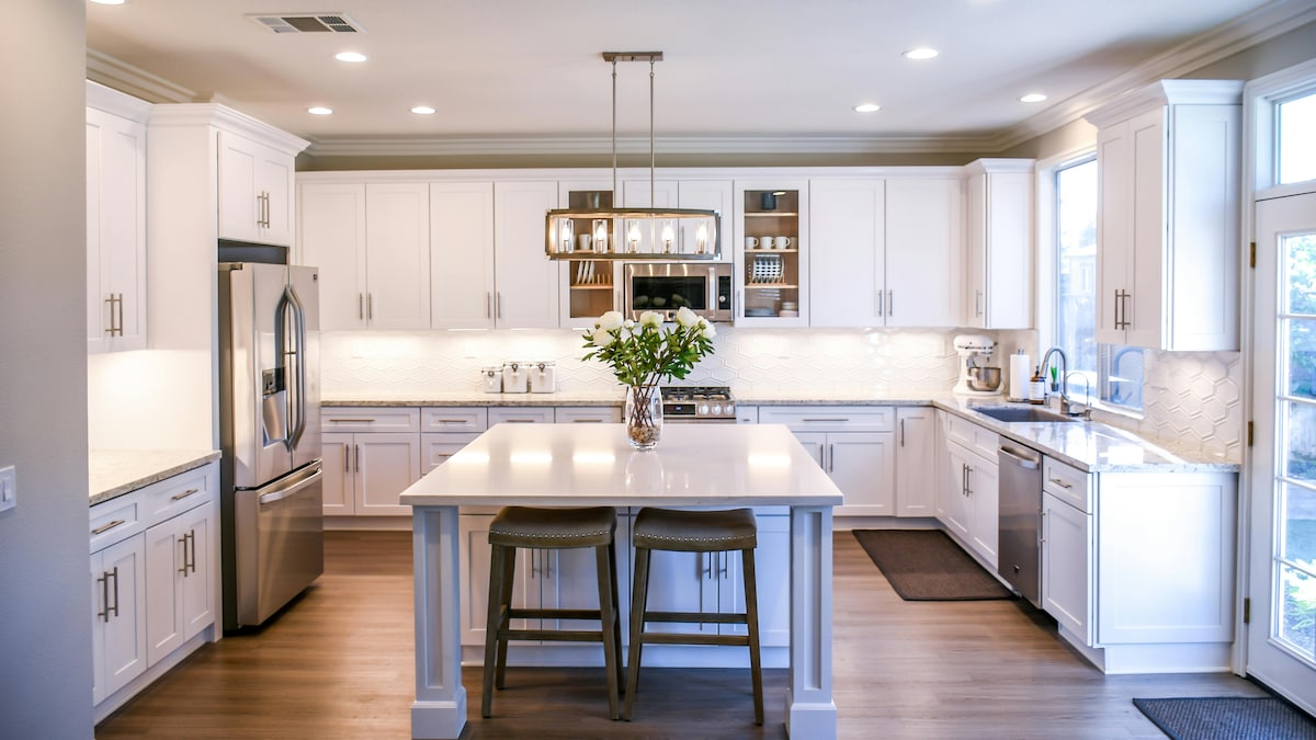 Stench In Kitchen? Try These 7 Common Ingredients To Keep It Fresh