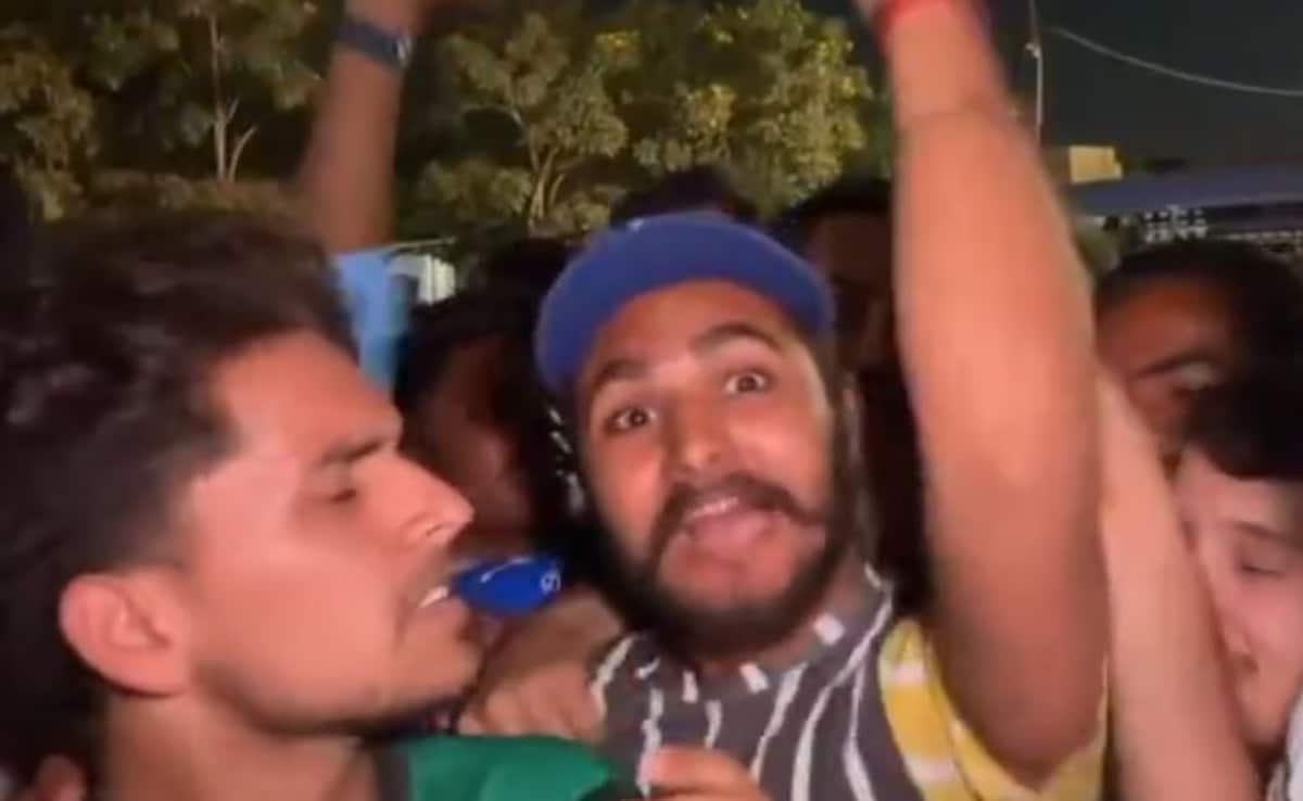 "Virat Kohli Zindabad": Fans In Karachi Shower Love On India Star. Video Viral