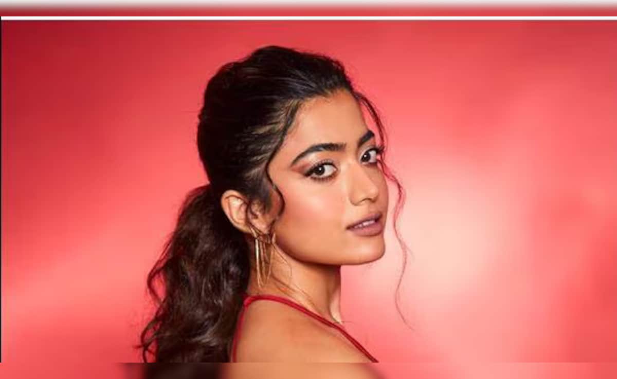Amid Dating Rumours With Vijay Deverakonda, Rashmika Mandanna Receives Roses From Her “Paapalu”