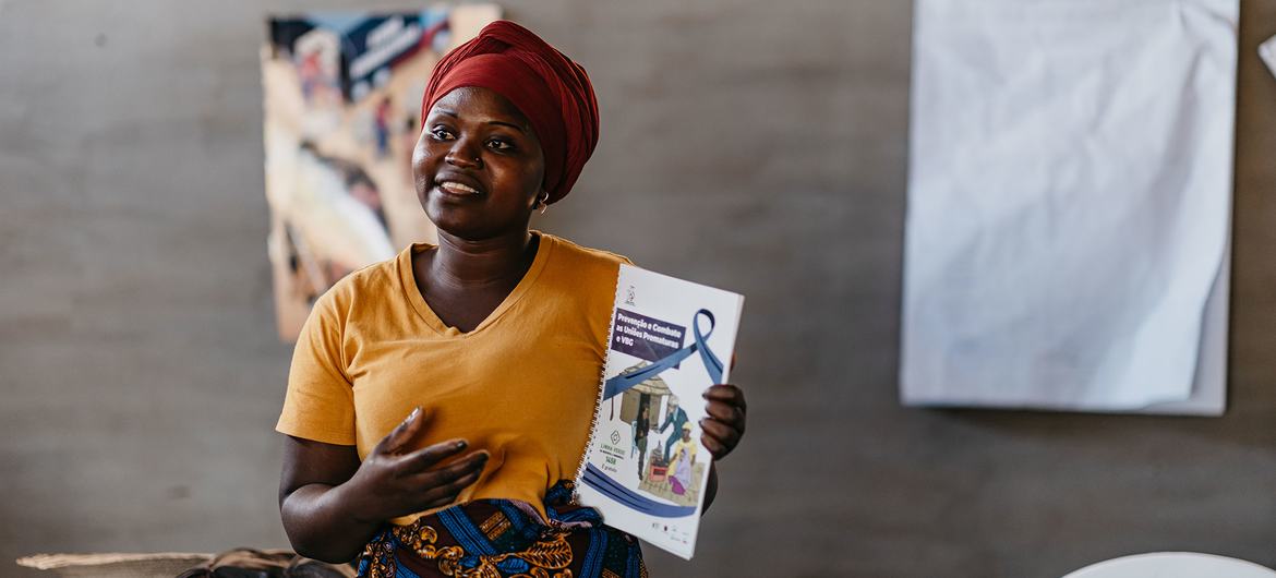 A community activist in Cabo Delgado, Mozambique provides information on preventing child marriage and gender-based violence. A community activist in Cabo Delgado, Mozambique provides information on preventing child marriage and gender-based violence.