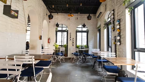 The Country House is the perfect blend of vintage elegance, gourmet delights, and cozy vibes (Photo: zomato.com)