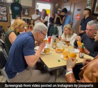 Apple CEO Tim Cook Quietly Enjoys Sandwich In New Orleans