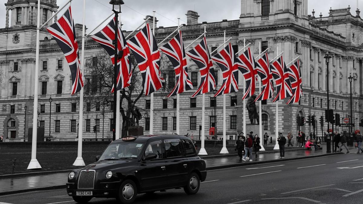 Austria’s BitPanda Secures FCA Approval in UK, Plans to Offer ‘Set-and-Forget