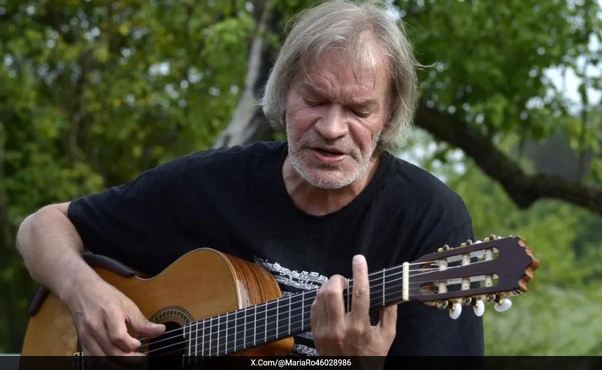 Russian Musician Who Called Putin An 'Idiot' Dies Mysteriously After Apartment Raid