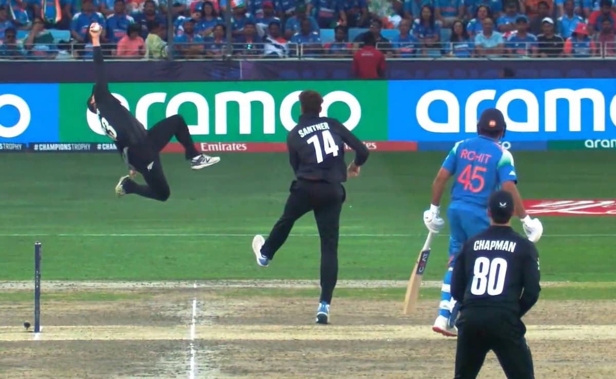 Unreal Catch Of Glenn Phillips To Dismiss Shubman Gill In Champions Trophy 2025 Final Sets Internet Ablaze. Watch