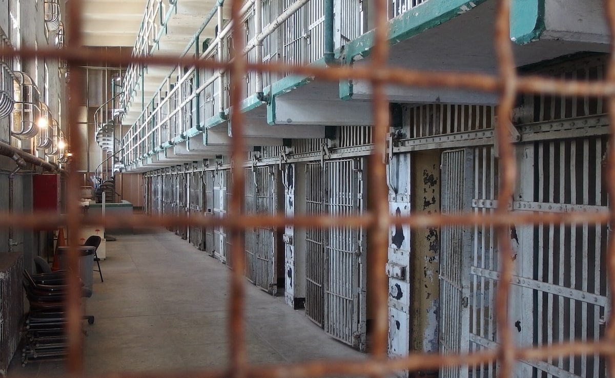 Woman Guard Accused Of Sexually Abusing "Suitcase Killer", Other Inmates