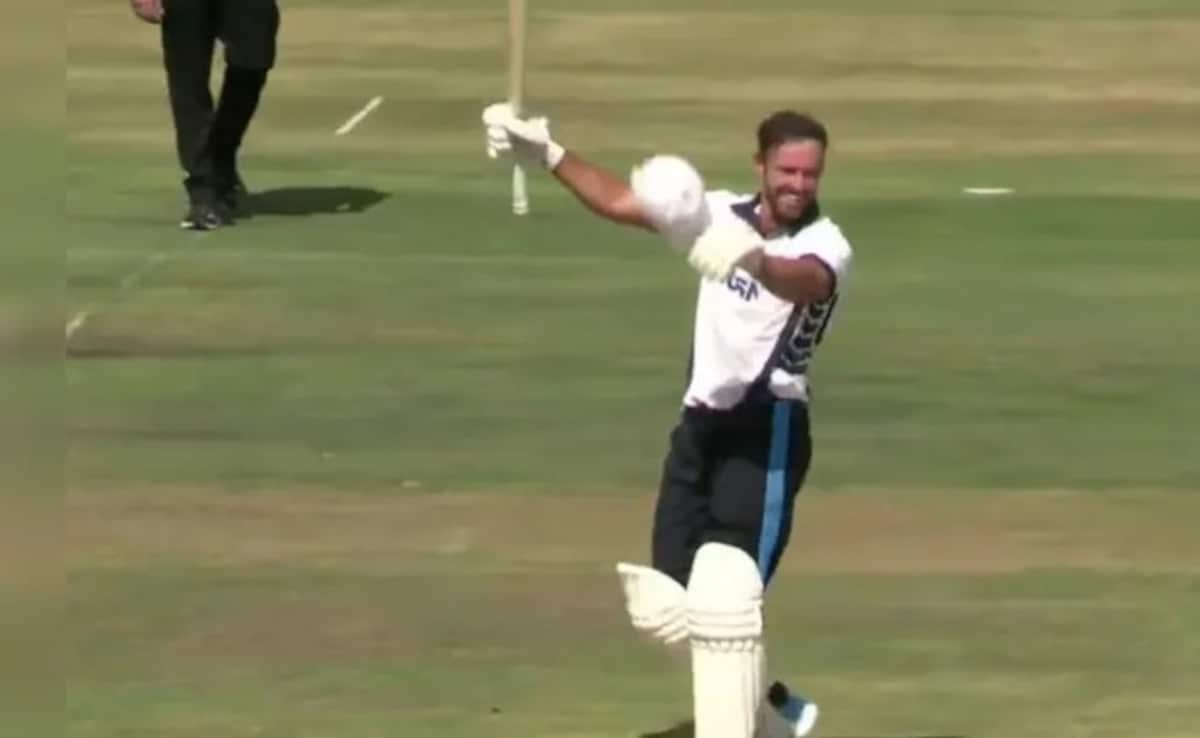 AB De Villiers Turns Back The Clock, Slams 28-Ball Ton With 15 Sixes - Watch