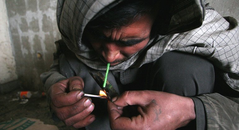 Afghanistan: Opium prices approach historic peaks, crime syndicates benefit