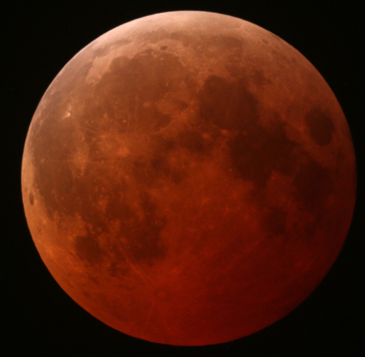 Lunar eclipse causes blood-red moon throughout the world