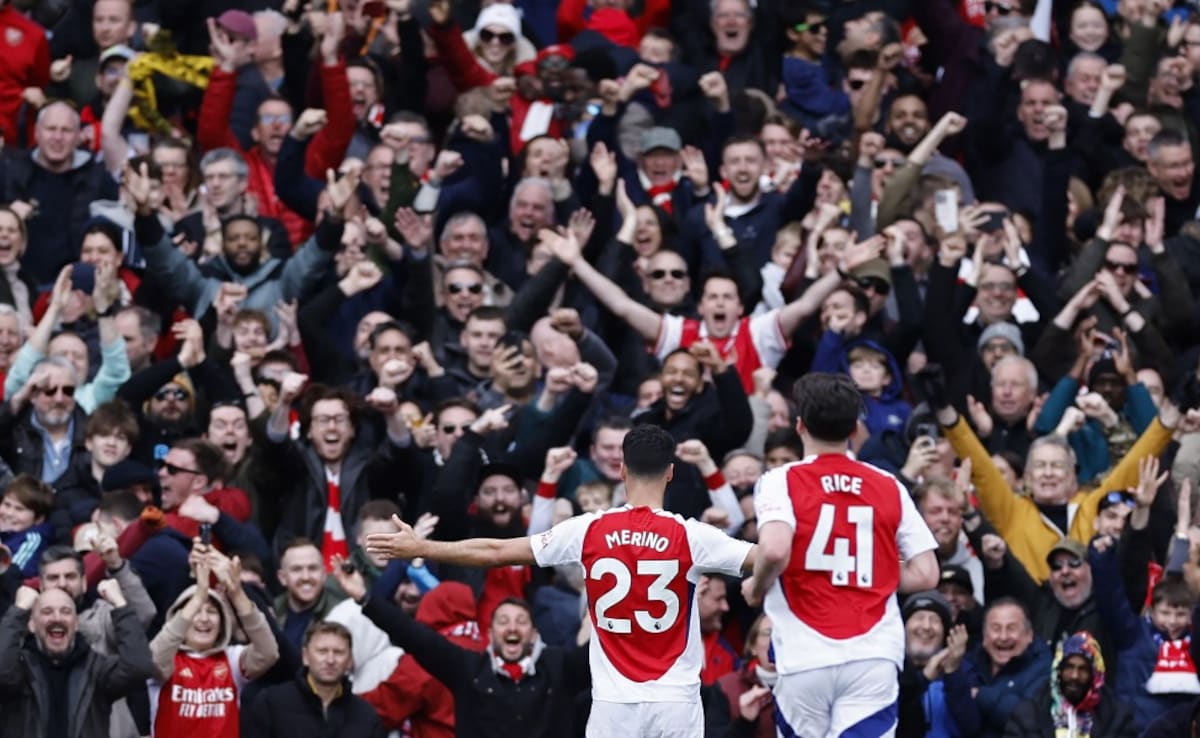 Arsenal Edge Out Chelsea, Fulham Beat Tottenham Hotspur 2-0