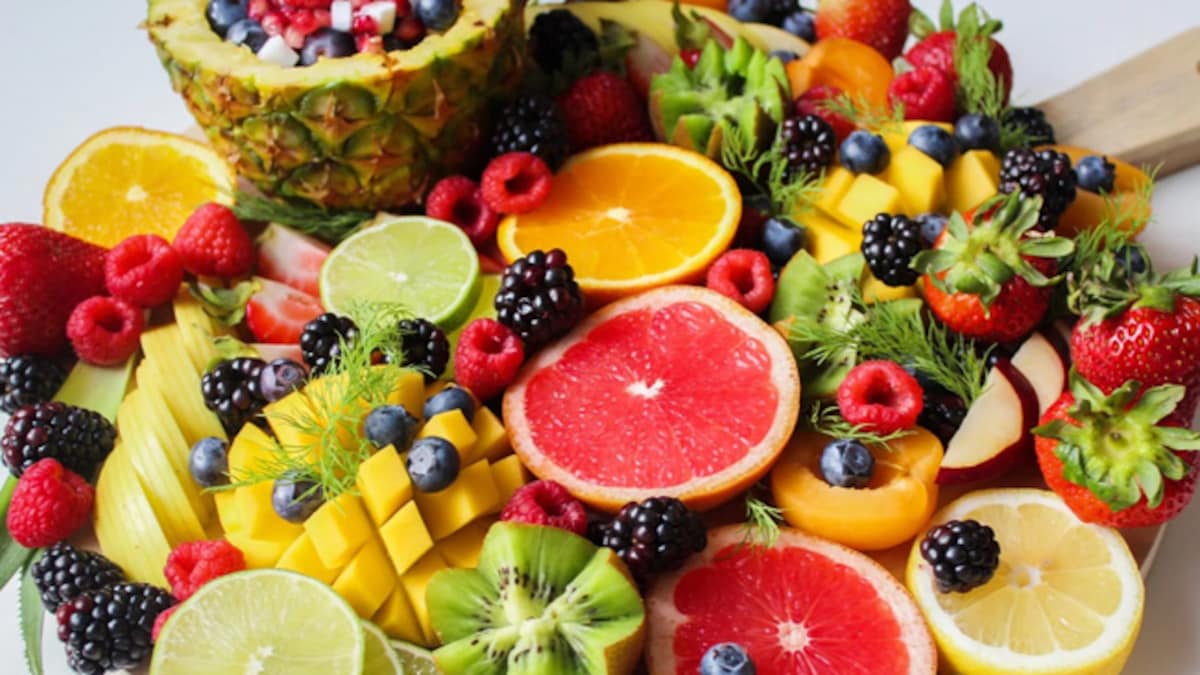 Stop! Avoid Eating Fruits At These Times Of The Day