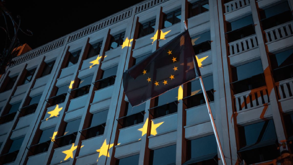 Google, Apple Hit by Twin EU Rebuke Amid Big Tech Crackdown