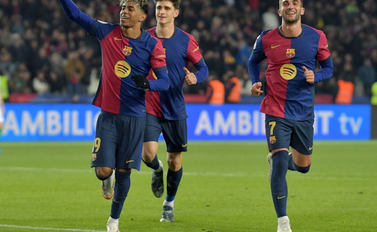 Huge Injury Blow For Barcelona, Star Midfielder Sidelined For 2 Months With Knee Ligament Tear