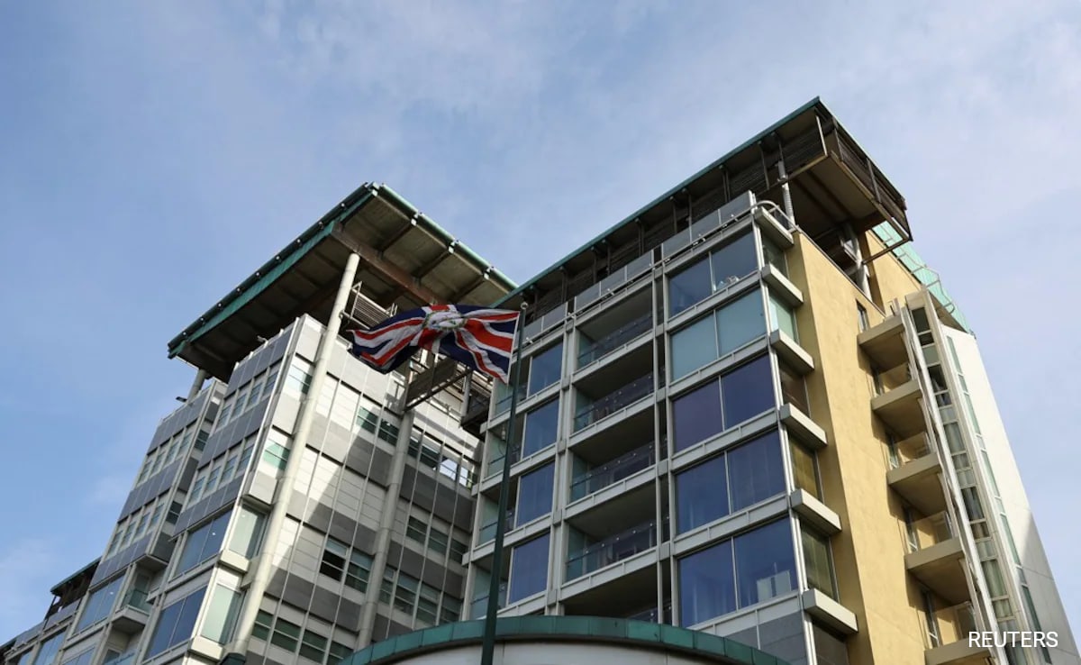 Russia Expels 2 British Diplomats For "Spying" As It Negotiates To Restore US Ties