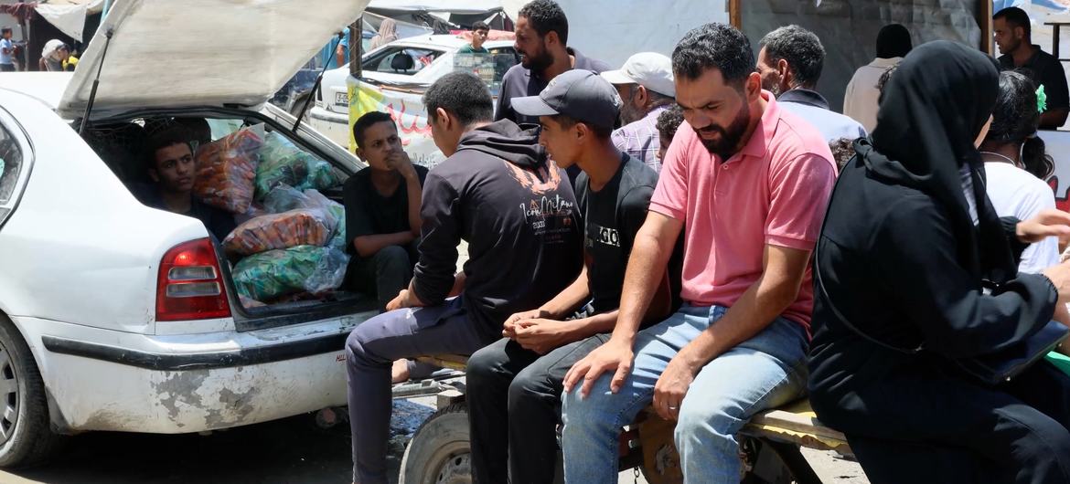 In Gaza, many people have no choice but to use risky ways to get around during the ongoing war. In Gaza, many people have no choice but to use risky ways to get around during the ongoing war.