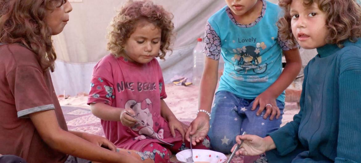 Hiyam's daughters eating a lunch of lentil soup, without bread, where they live, inside a destroyed building. Hiyam's daughters eating a lunch of lentil soup, without bread, where they live, inside a destroyed building.