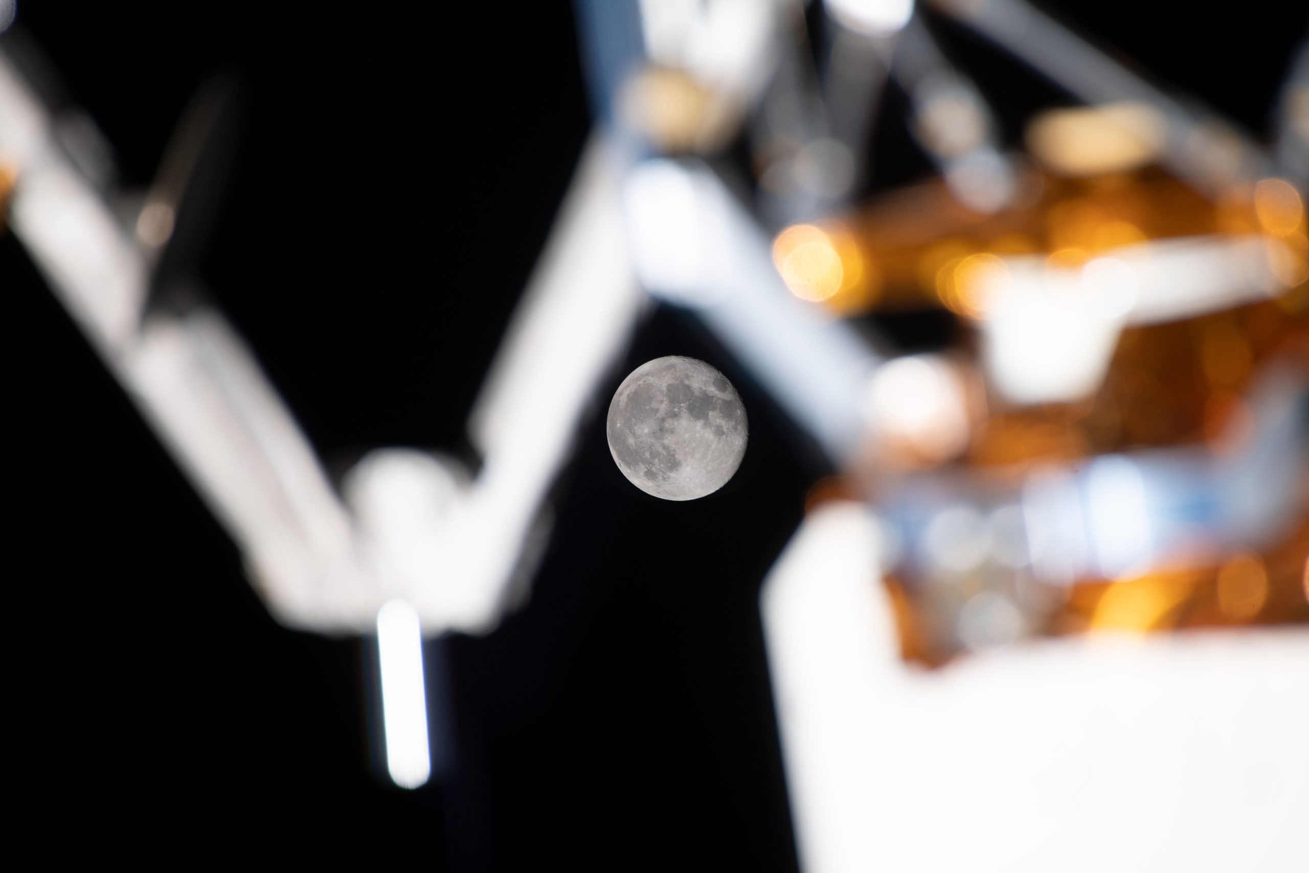 NASA Seeks Industry Concepts on Moon, Mars Communications