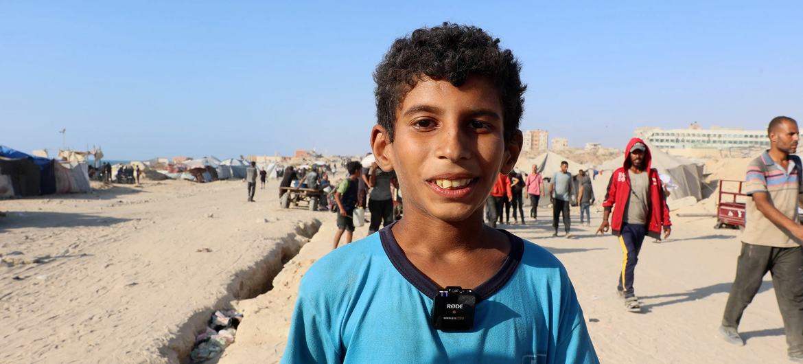 Mohammed Mudeiris, a child who lost his father in an Israeli airstrike, coming to secure food for his siblings from aid trucks arriving via the Zikim crossing. Mohammed Mudeiris, a child who lost his father in an Israeli airstrike, coming to secure food for his siblings from aid trucks arriving via the Zikim crossing.
