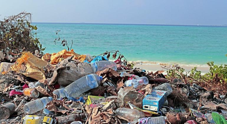 Plastic pollution talks adjourn, but countries want to stay engaged: UNEP chief