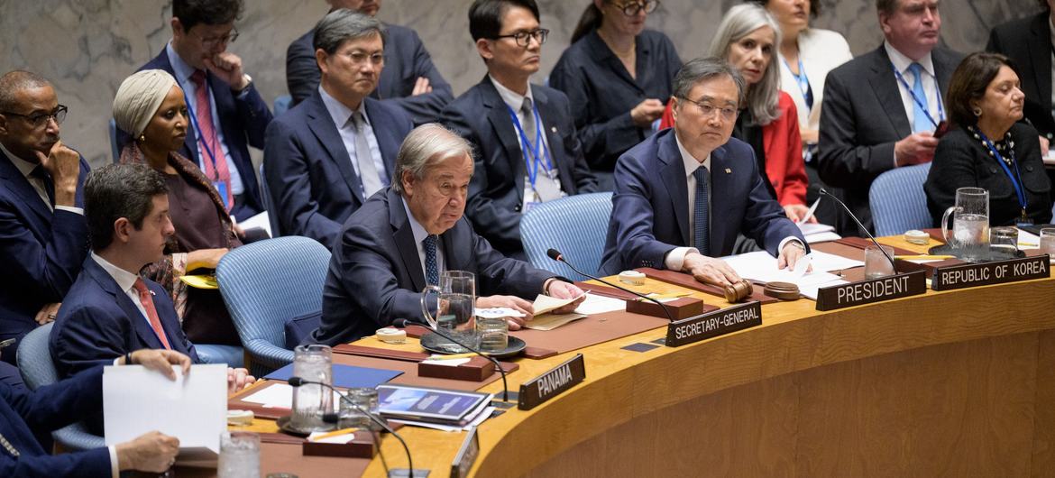 Secretary-General António Guterres (second from left) addresses the Security Council meeting on the conflict in Gaza. Secretary-General António Guterres (second from left) addresses the Security Council meeting on the conflict in Gaza.