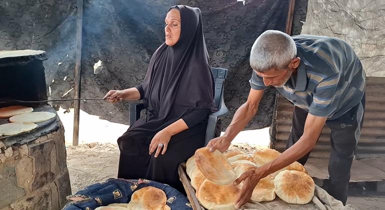 Um Mohammed Abu Zuaiter working with her husband at their clay oven Um Mohammed Abu Zuaiter working with her husband at their clay oven