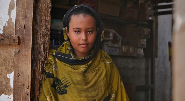 At 15, Afaf faced an impossible choice to help her family: find work, or marry a 40-year old man. At a United Nations Population Fund (UNFPA)-backed ‘Safe Space’, she received counselling and training. The marriage was finally cancelled.