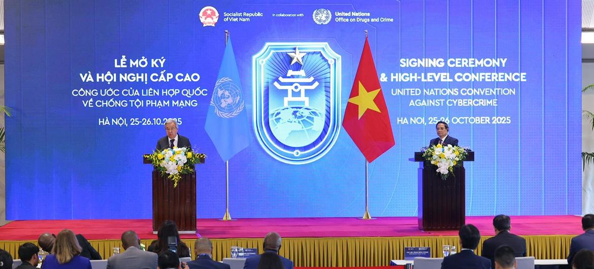 Secretary-General António Guterres (left) and Prime Minister Pham Minh Chinh of Viet Nam at the joint press conference.  Secretary-General António Guterres (left) and Prime Minister Pham Minh Chinh of Viet Nam at the joint press conference.