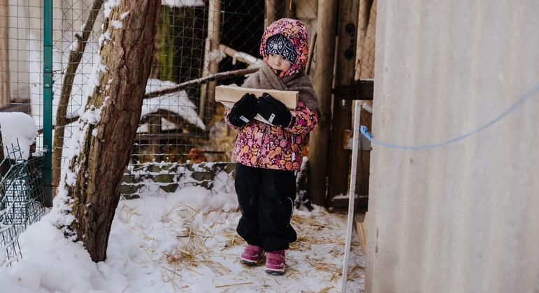 As conditions worsen in Ukraine, refugees struggle to return