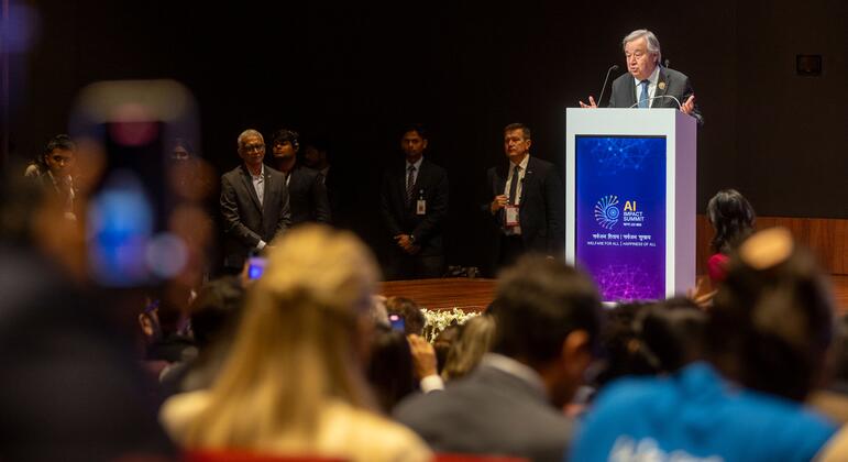 ‘The world is looking to you for clarity’, UN chief tells AI experts