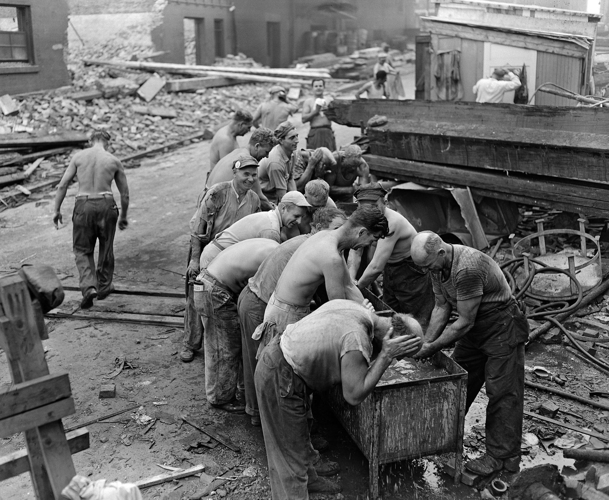 Workers wash after a day of construction at UN Headquarters in New York in 1947.