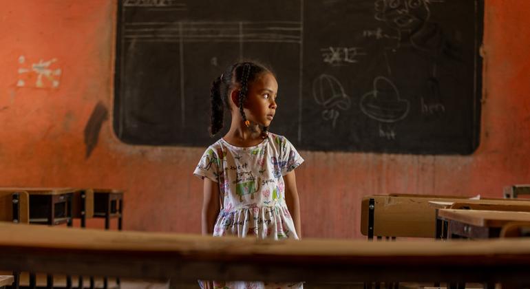 World News in Brief: 273 million out of school, deadly attacks on Ukraine, migratory species in danger