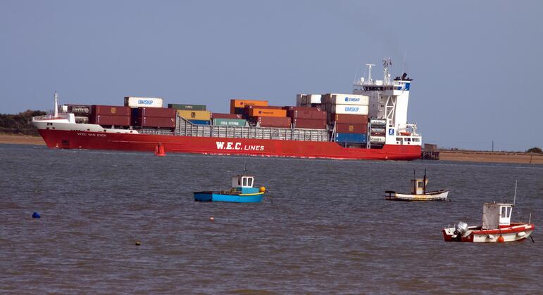 MIDDLE EAST LIVE 20 April: Uncertainty grows in the Strait of Hormuz