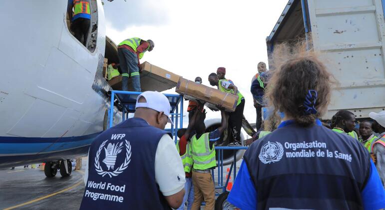 Ebola epidemic spreading rapidly and outpacing containment efforts