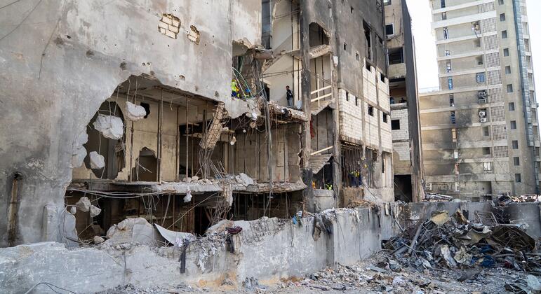 Lebanon: Families flee Beirut as Israel threatens renewed strikes on Hezbollah