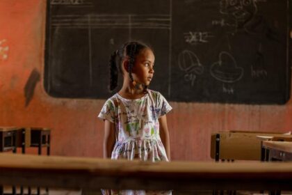 World News in Brief: 273 million out of school, deadly attacks on Ukraine, migratory species in danger