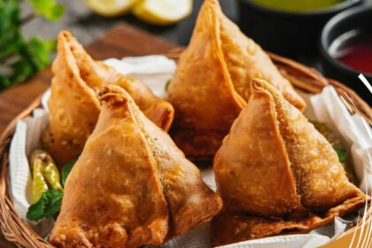 Make Flaky Halwai-Style Samosa At Home With These Tips